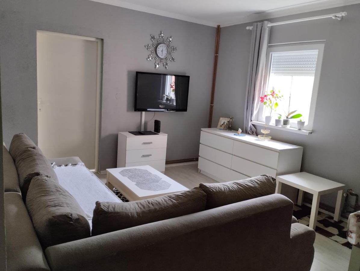 Apartman All Seasons Hotonj Exterior foto