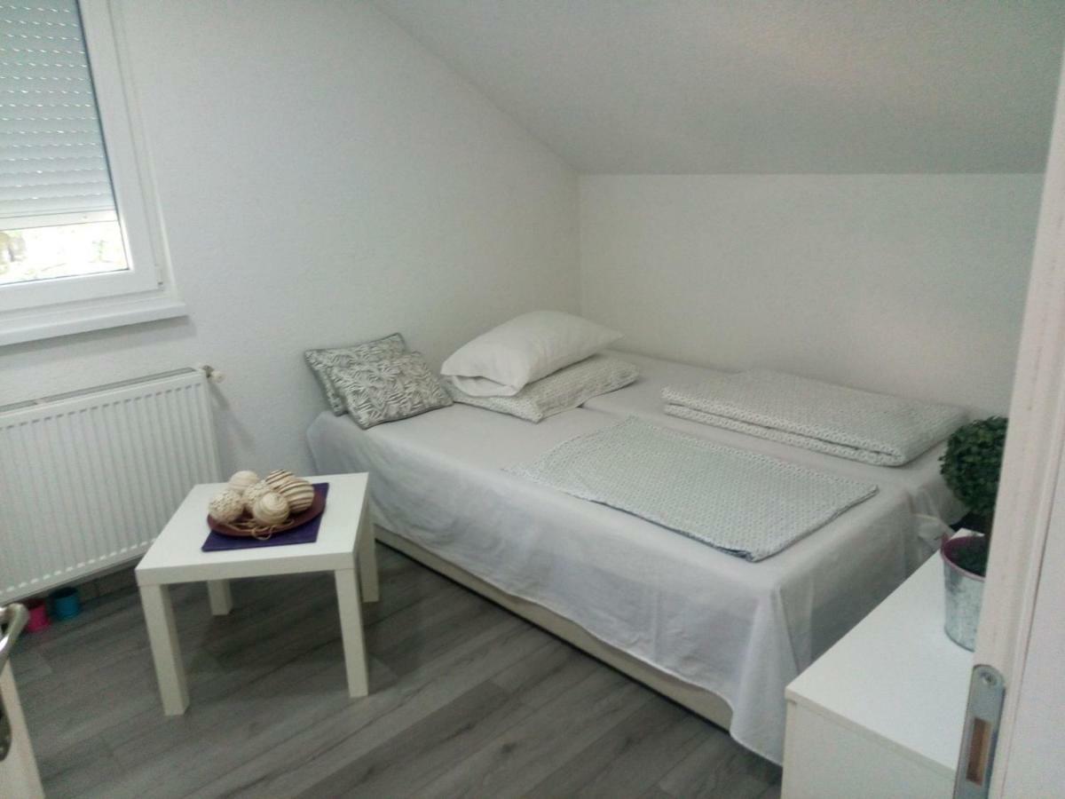 Apartman All Seasons Hotonj Exterior foto